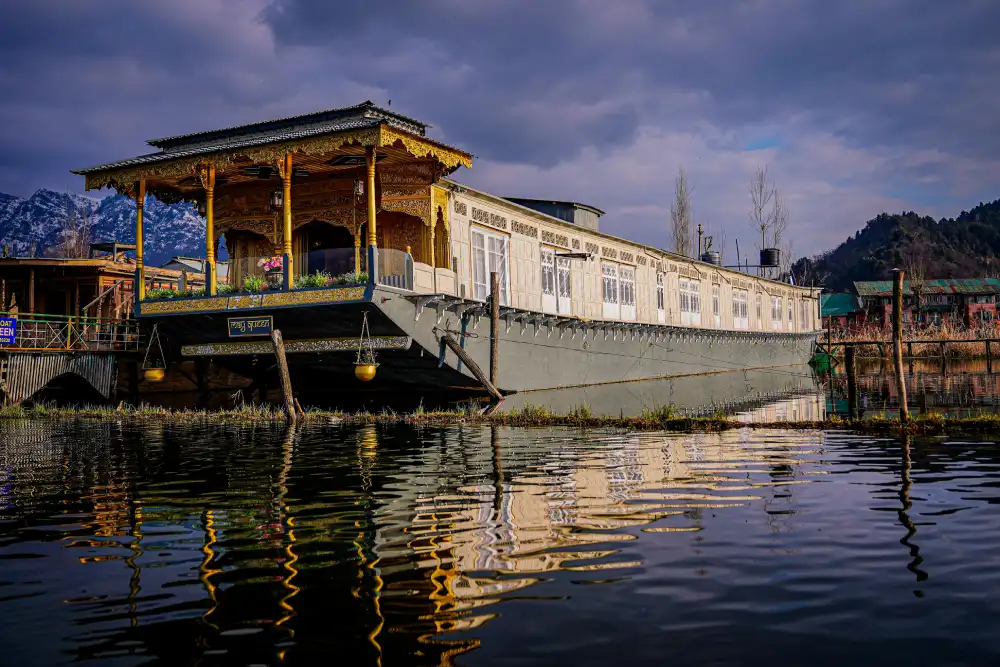 Kashmir Ultimate Experience Tour  Package I 3N 4D I Srinagar I Day excursion to Gulmarg & Pahalgam